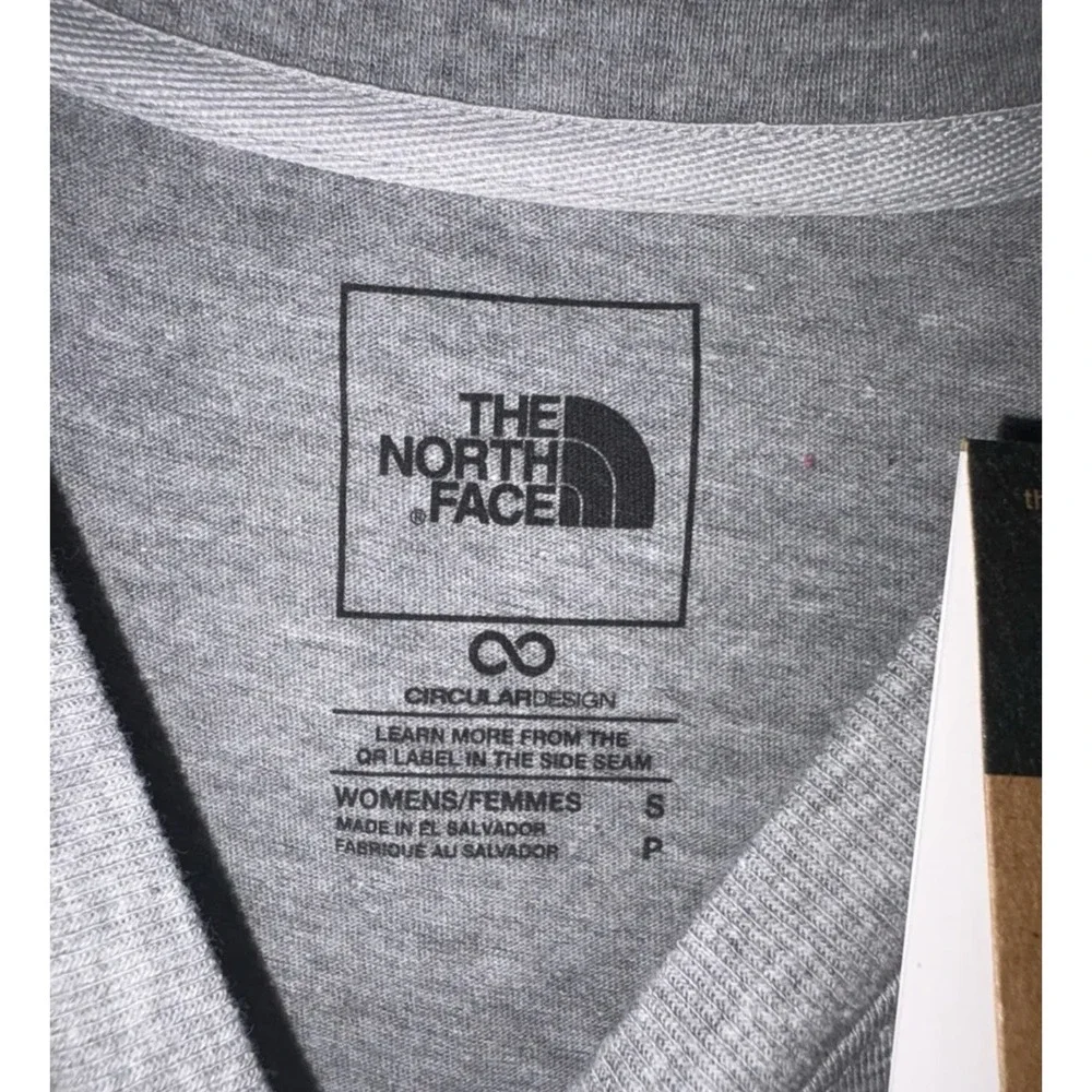 The North Face Women's Grey Embroidered Short Sleeve Size Small NWT - Picture 4 of 6